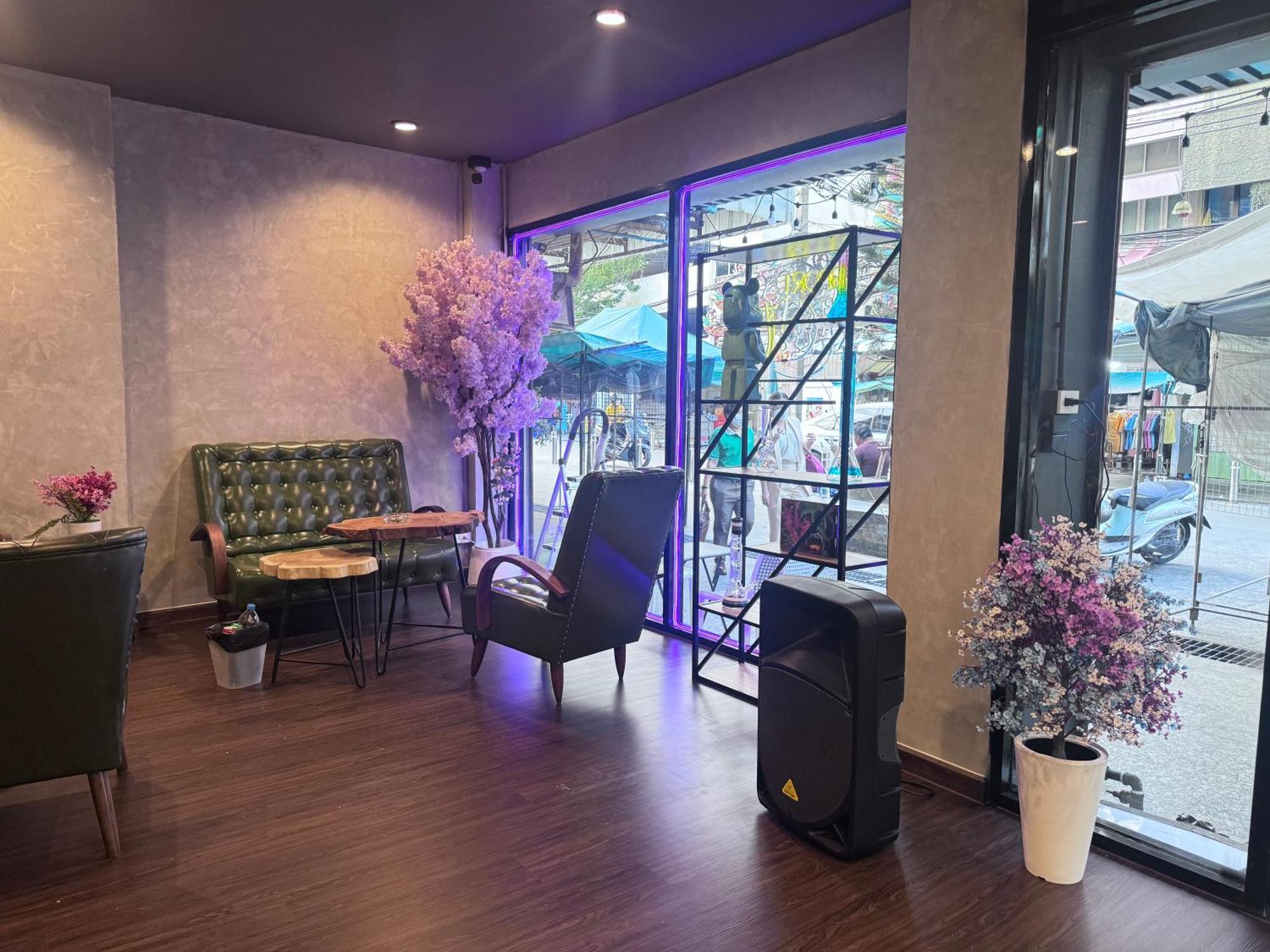 Bud Brew Beyond Dispensary And Hotel Бангкок Экстерьер фото