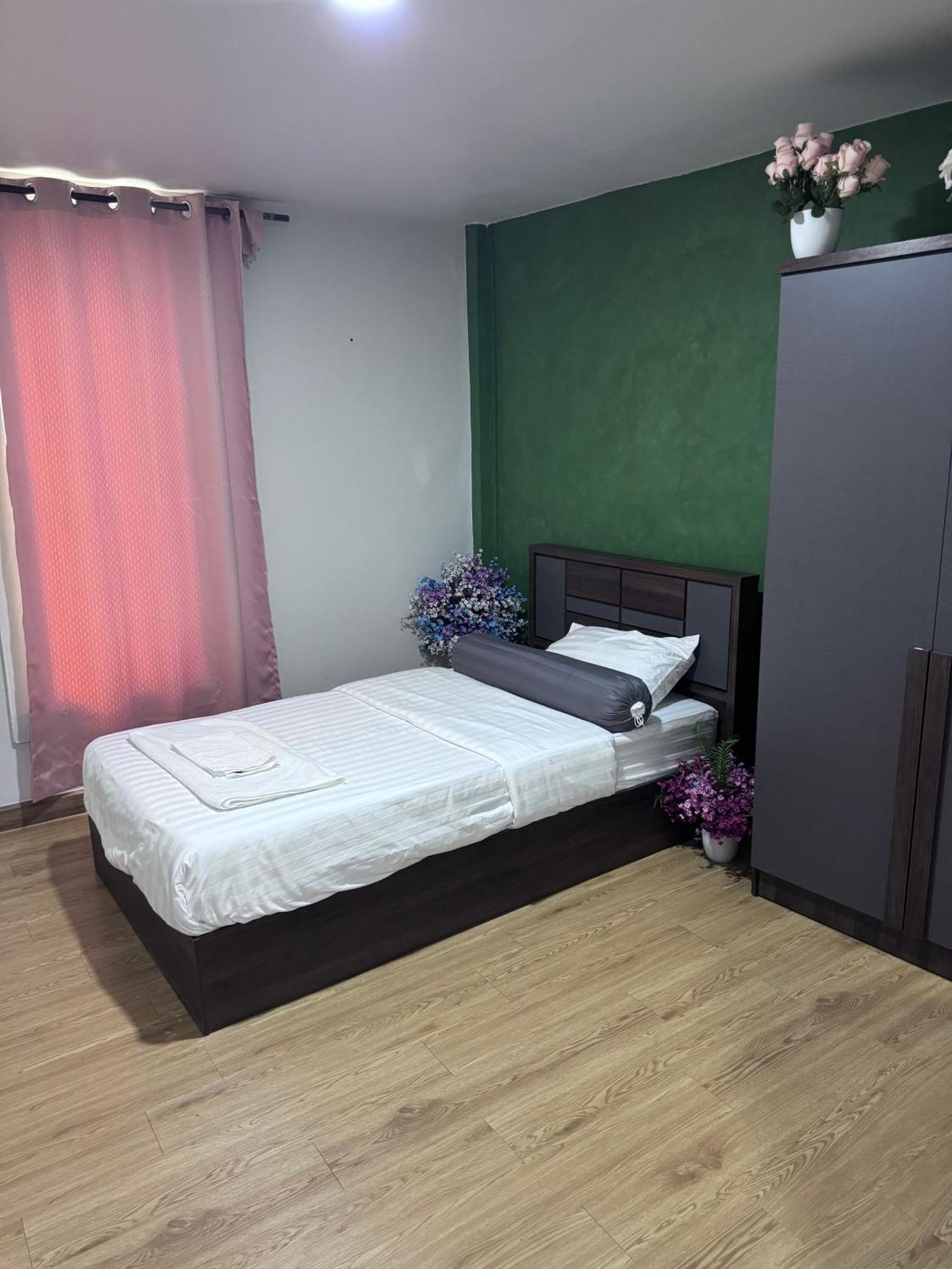 Bud Brew Beyond Dispensary And Hotel Бангкок Экстерьер фото
