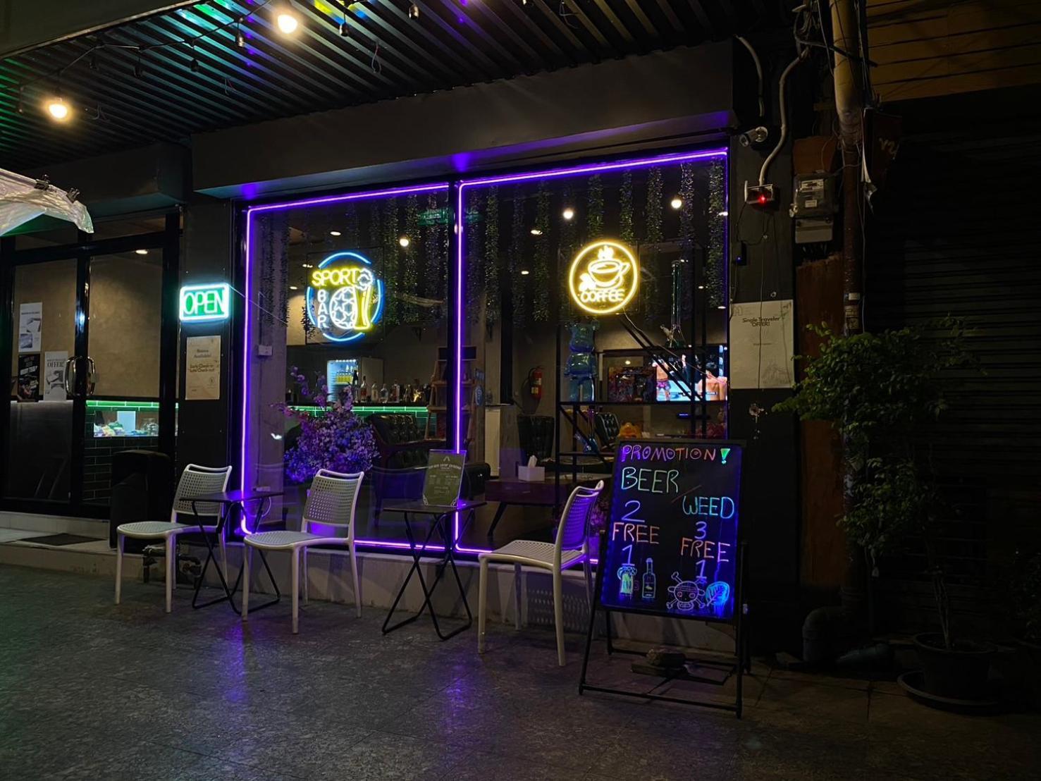 Bud Brew Beyond Dispensary And Hotel Бангкок Экстерьер фото