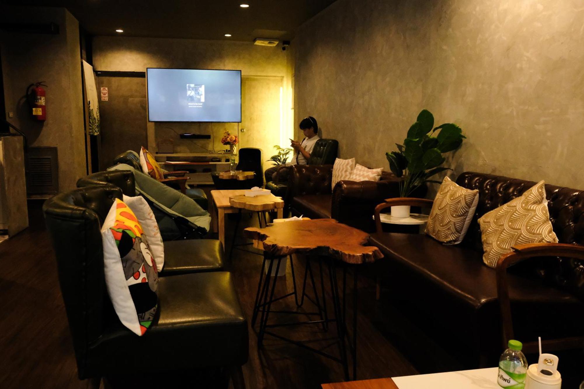 Bud Brew Beyond Dispensary And Hotel Бангкок Экстерьер фото