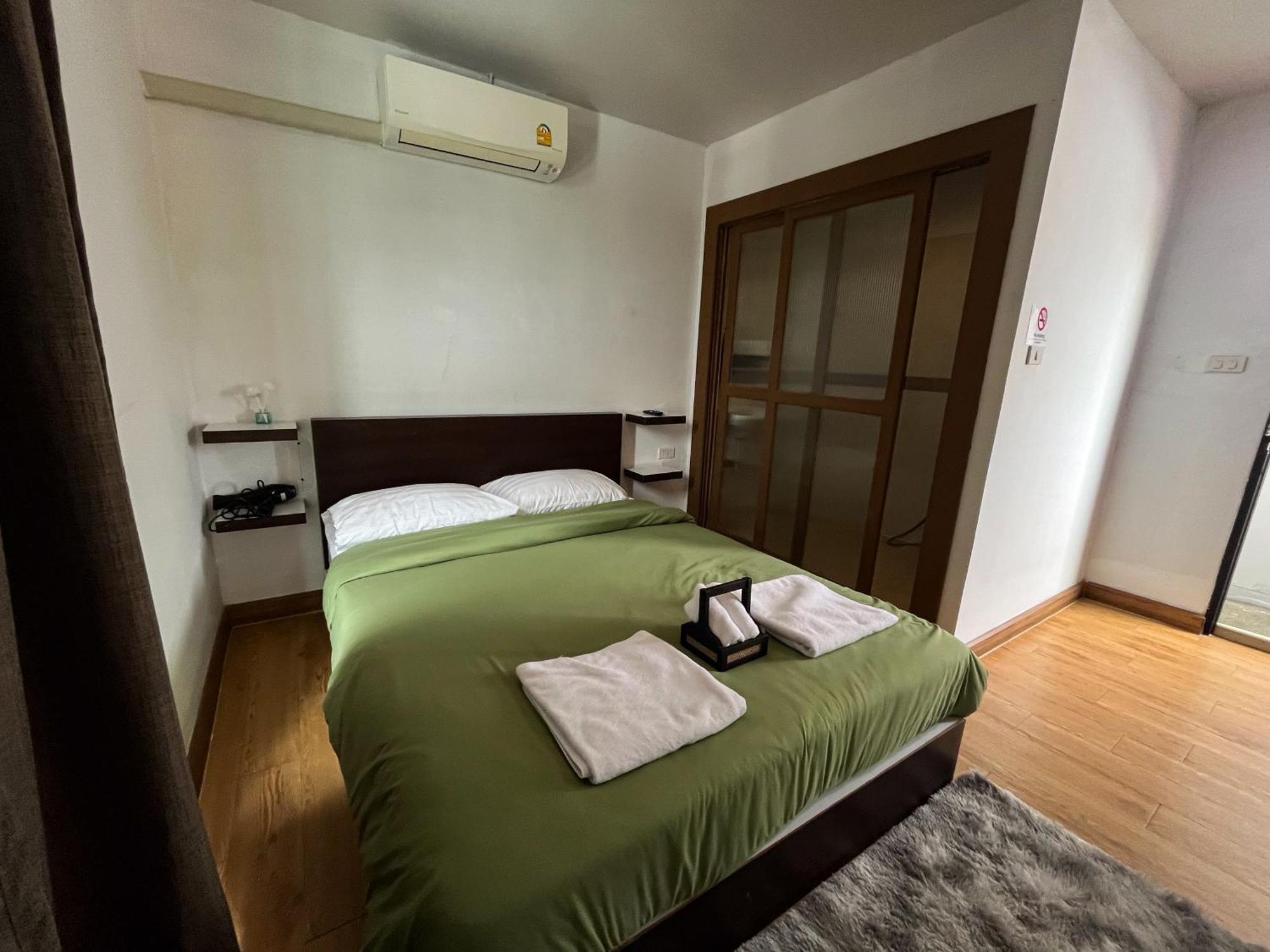 Bud Brew Beyond Dispensary And Hotel Бангкок Экстерьер фото