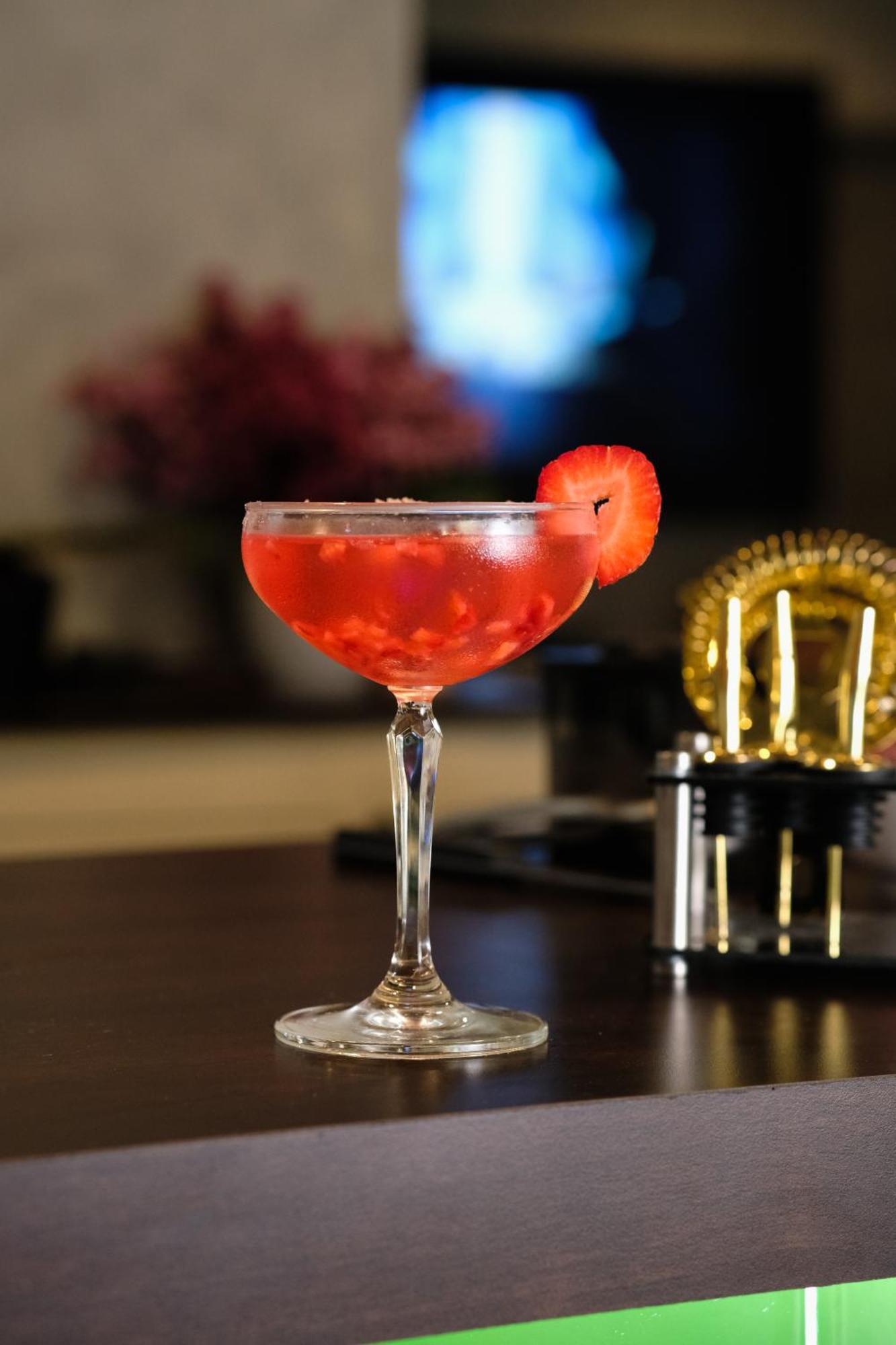 Bud Brew Beyond Dispensary And Hotel Бангкок Экстерьер фото