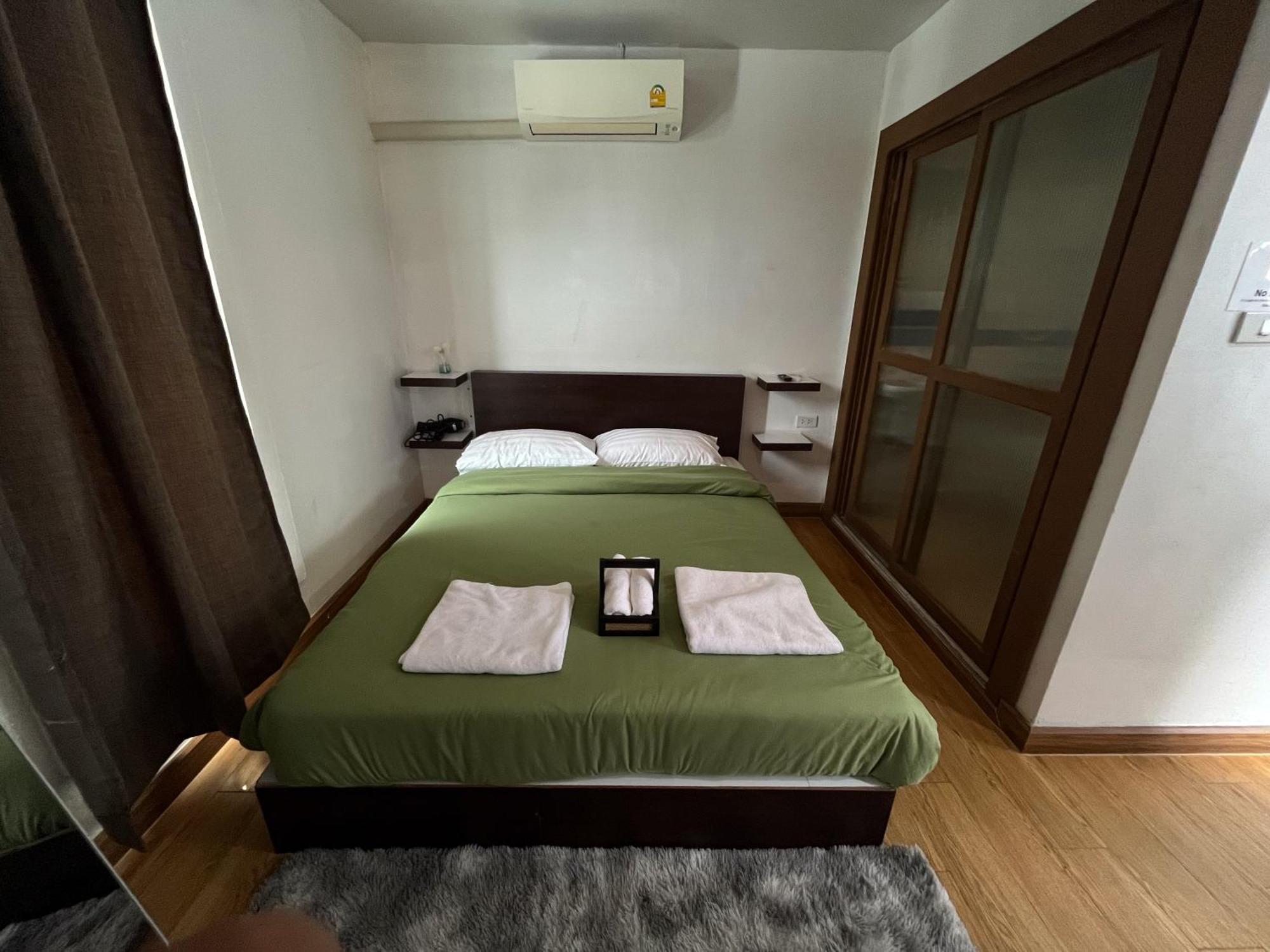 Bud Brew Beyond Dispensary And Hotel Бангкок Экстерьер фото